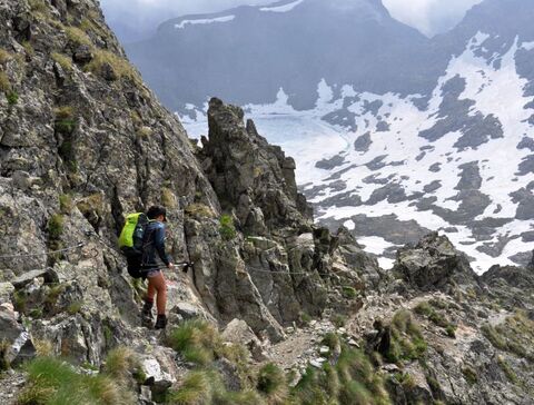 Versicherter Steig mit Wanderer